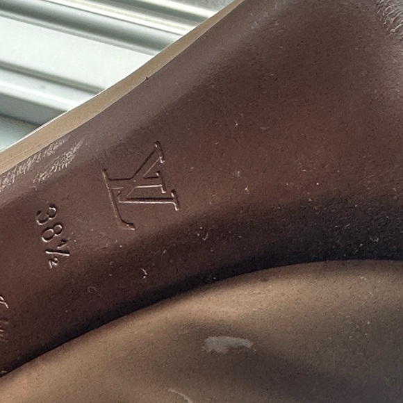 Beautiful barely worn LV heels - Picture 4 of 12